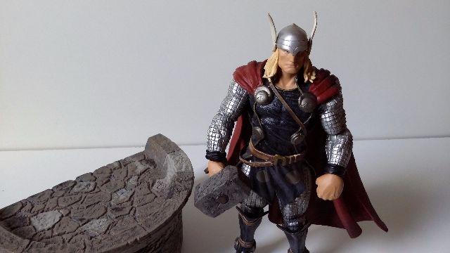 Boneco Thor Marvel Selet Comics Action Figures