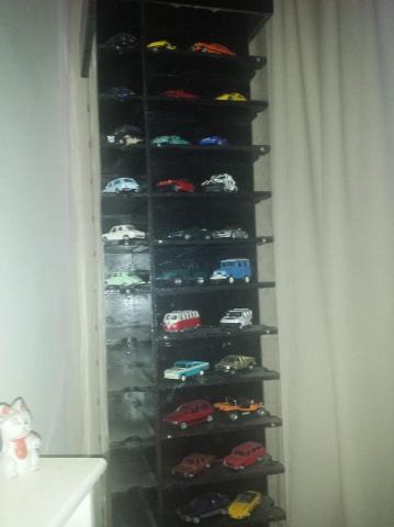 Coleção carros em miniatura + estante