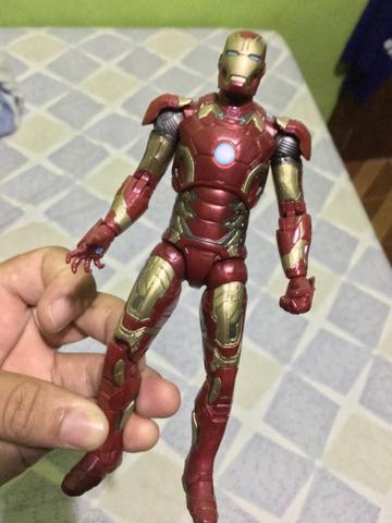 Iron Man Marvel Infinite: Action Figure Homem de Ferro