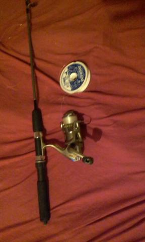 Artigo completo molinete vara.e linha de pescar. leve.e alta