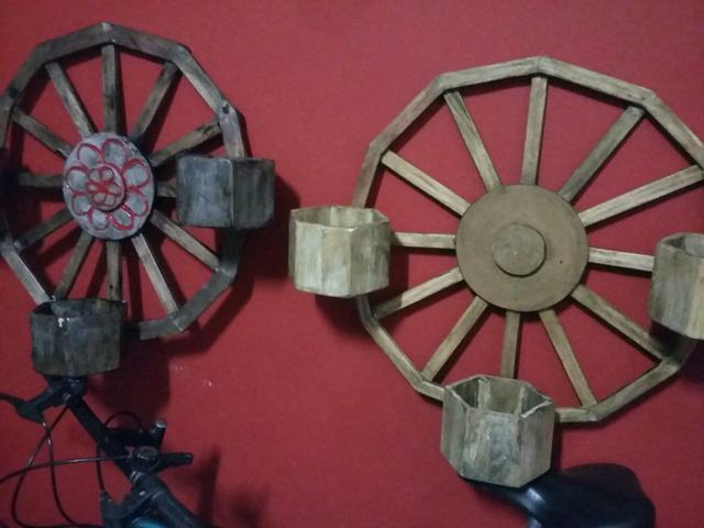 Barbada floreira em madeira