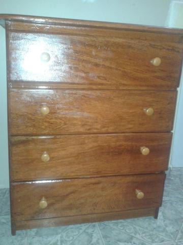 Vendo comoda de madeira