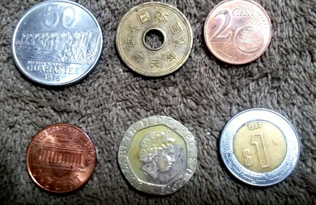 6 moedas estrangeiras