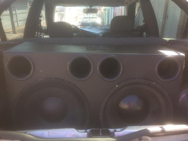 Caixa de som automotiva