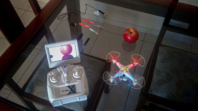 Drone com câmera e monitor