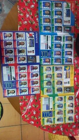 2 Álbuns da copa de  completo e 1 incompleto