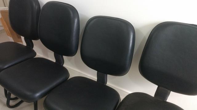 Cadeiras pretas couro ecológico