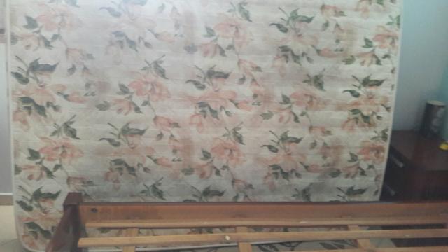 Cama de casal Movelar em mogno e colchão