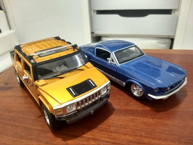 Carrinhos Hammer e Mustang
