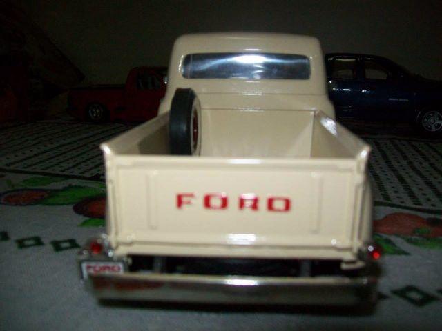 Ford F-100 Pick Up 