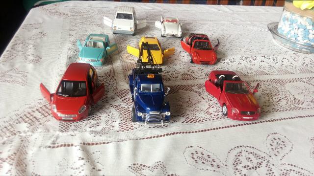 Miniaturas de metal  cada