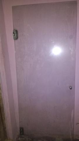 Porta de vidro leia o anúncio