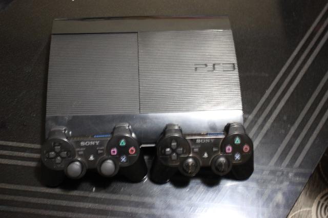 Ps3 com 2 controles