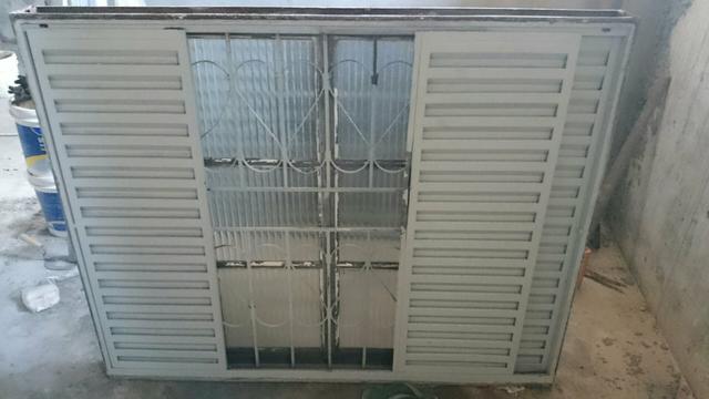 Vende-se 2 Janelas Sasazaki apenas R$  as duas!