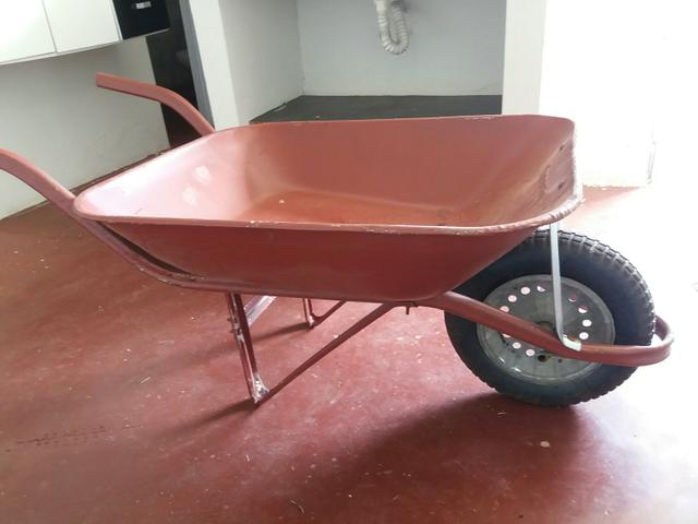 Vendo este carrinho de mão