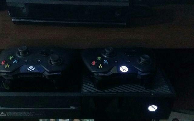 Xbox one+head set+9 jogos"LEIA"