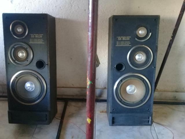 Caixas de som.