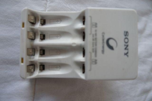 Carregador de pilhas sony