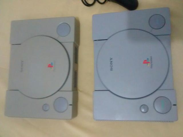 Dois Ps1 no estado + fonte + cabo av + controle