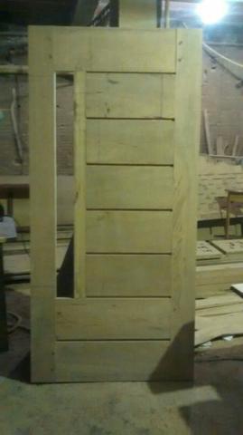 Fabricamos portas de madeira maciça