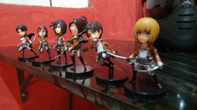 Figure Action Attack on Titan 6 unidades