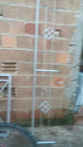 Grade de varanda e um portao