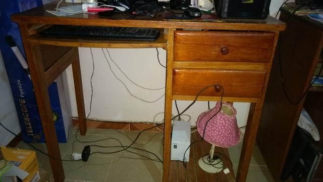 Mesa para computador desktop