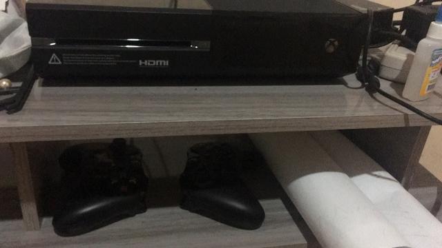 Vendo X Box One Com jogos