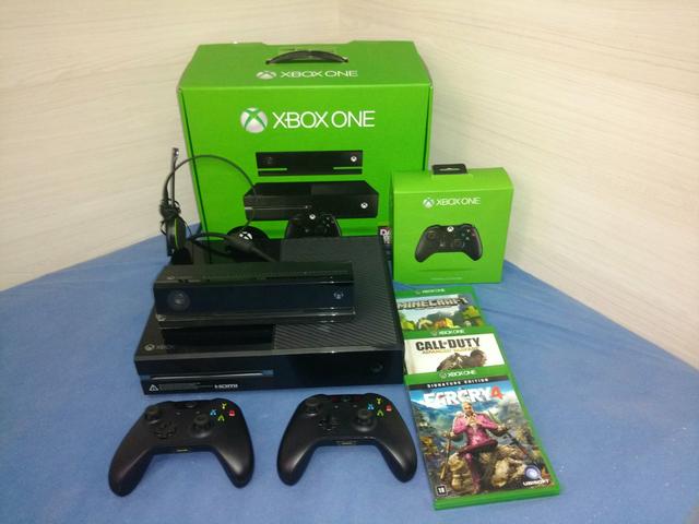 Xbox One + Kinect + 2 Controles + Headset Stereo + 3 Jogos
