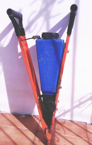 Plantadeira / adubadeira manual funcionando