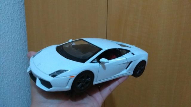 Miniatura Lamborghini 1.24