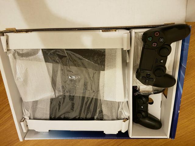 PS4 SLIM 500GB + 2 controles + Guitar Hero + 3 jogos em