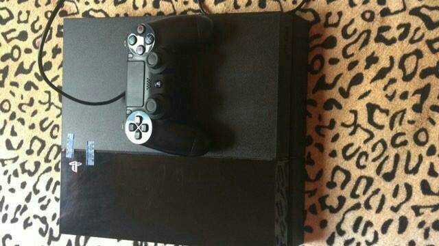 Playstation 4 pouco uso