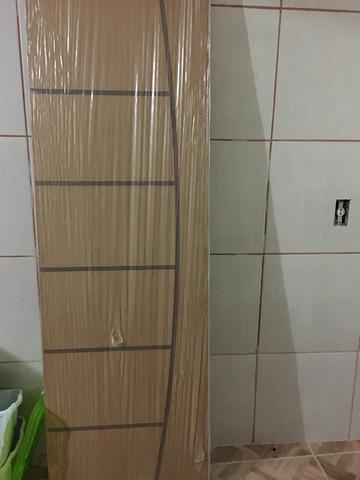 Porta de madeira (desenhada -champanhe)