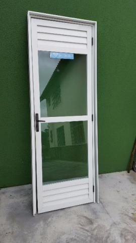 Porta em alumínio branca com vidro-super nova