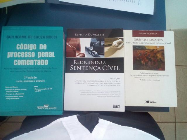 Varios livros de direito