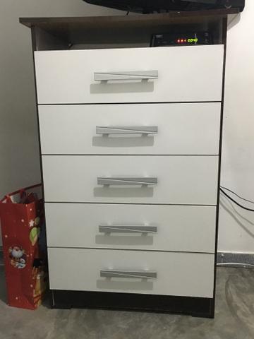 Cômoda com 5 gavetas