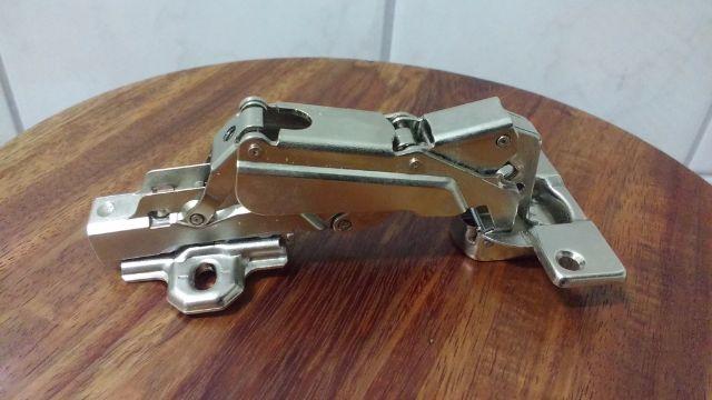 Dobradiça Caneco p/ armario 35mm 165 graus 4 pecas oferta