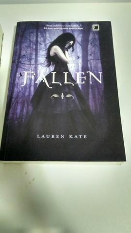 Livro Fallen - da autora Lauren Kate