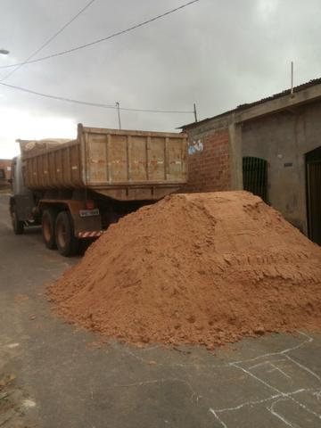 Material areia brita picarra carradas truncada 12 metros e