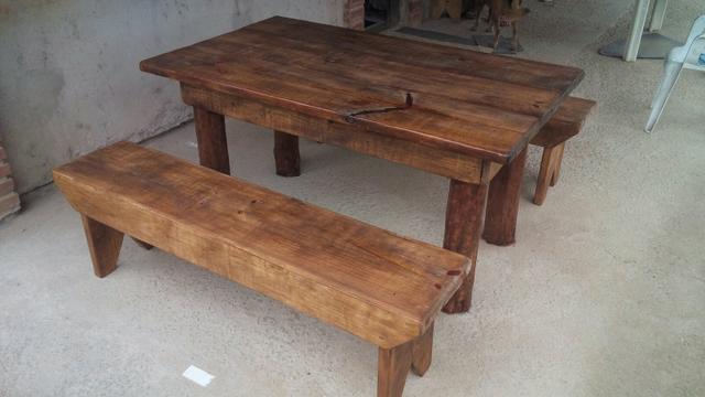 Mesas de madeira maciça com pranchão