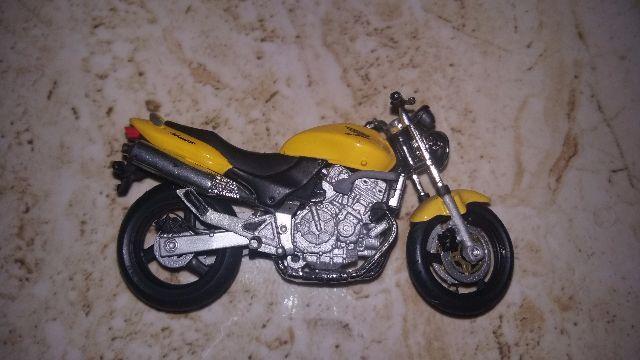 Miniatura Honda CB 600 Hornet