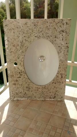 Pia de granito Branco Dallas banheiro