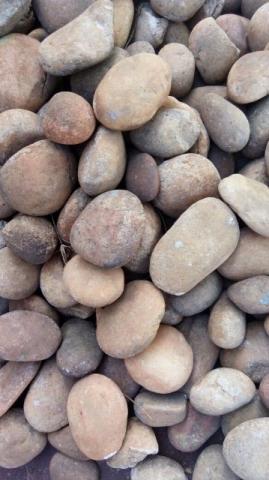 Seixo rolado para decoração de jardim