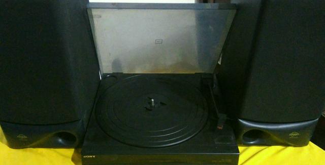 Toca Discos + 100 Lote de Lps