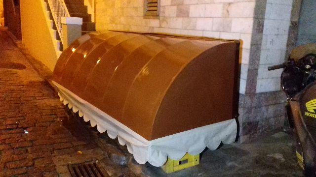 Toldo curvado tipo cobertura usado