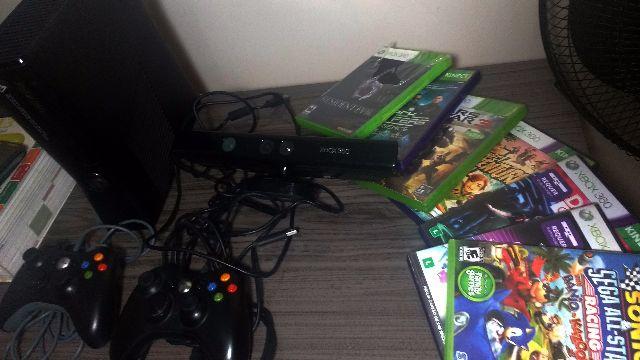 Xbox 360 Slim 250gb + Kinect + 7 Jogos + 2 Controles