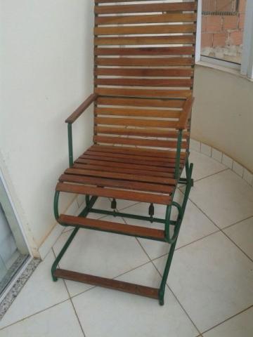 Cadeira de balanço feita com tubo galvonizado