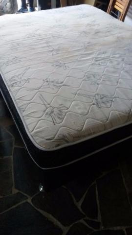 Conjugado Casal Molas Union preto e branco confortável e