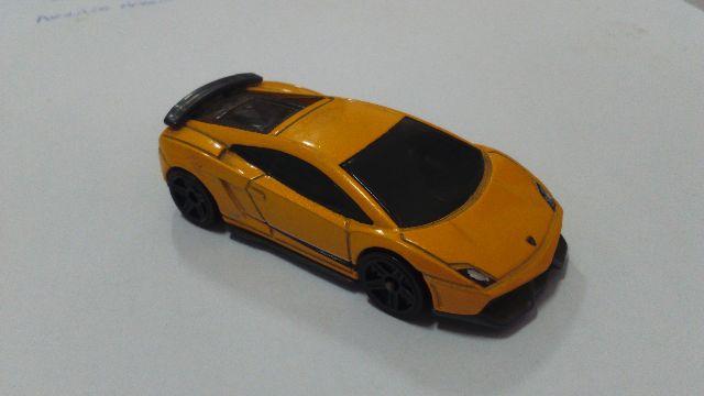 Miniatura Lamborghini 7cm comprimento
